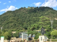 鳥取城と吉川経家の銅像